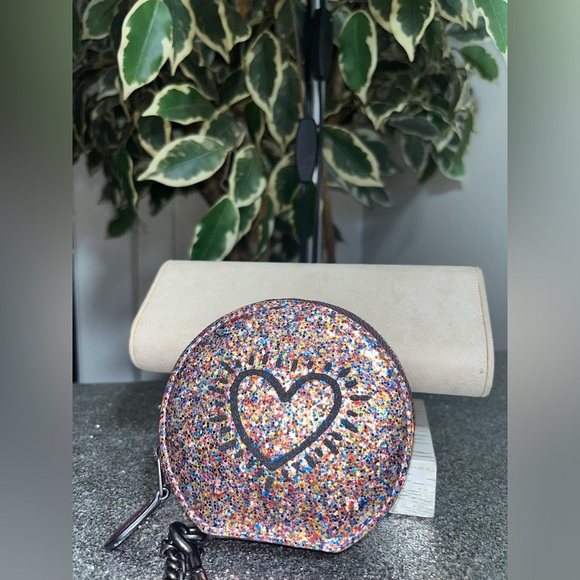 Coach Keith Haring Collaboration
Glitter Heart Coin Case Chain Strap - Picture 1 of 10
